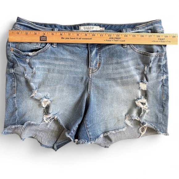 Torrid Denim Distressed Cutoff Jean Shorts‎ Size 16 Rainbow Pocket Pride - Picture 3 of 6